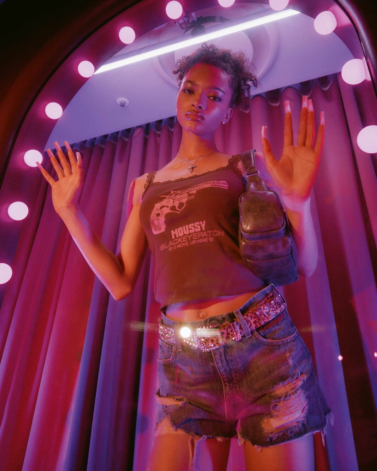 マウジー×ブラック アイ パッチ ウーマン、“ハートロゴ”のピタッとTシャツやフリルキャミソール｜写真23