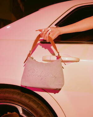 マウジー×ブラック アイ パッチ ウーマン、“ハートロゴ”のピタッとTシャツやフリルキャミソール｜写真26