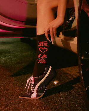 マウジー×ブラック アイ パッチ ウーマン、“ハートロゴ”のピタッとTシャツやフリルキャミソール｜写真25