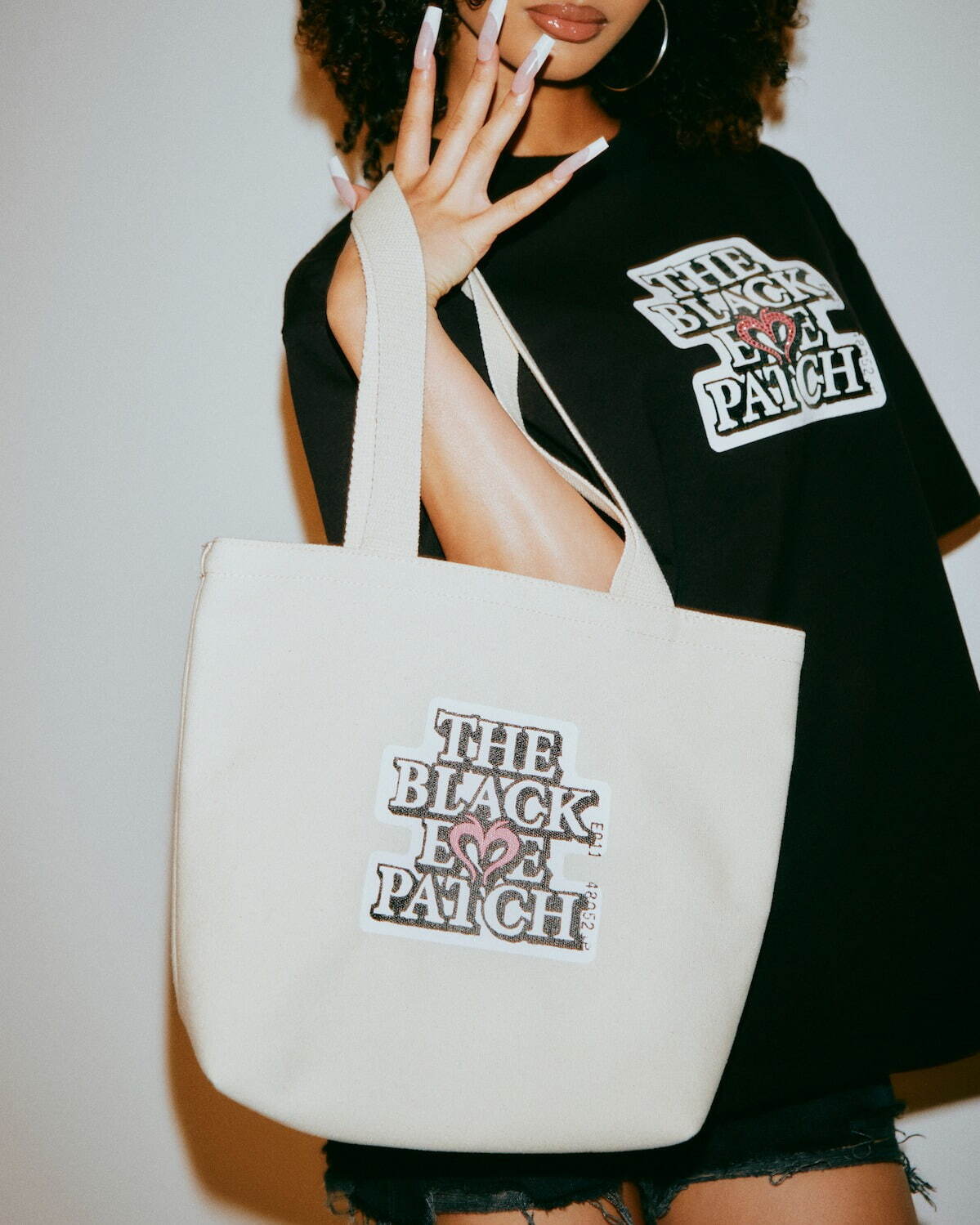 マウジー×ブラック アイ パッチ ウーマン、“ハートロゴ”のピタッとTシャツやフリルキャミソール｜写真22