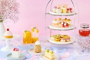 アニヴェルセルカフェ 表参道「夏フルーツ」アフタヌーンティー、マンゴーや桃のパステルカラースイーツ