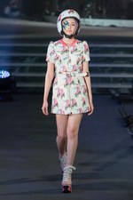 スレトシス 2015年春夏コレクション - キュートなエナジーを身に纏う、80sポップガール｜写真38