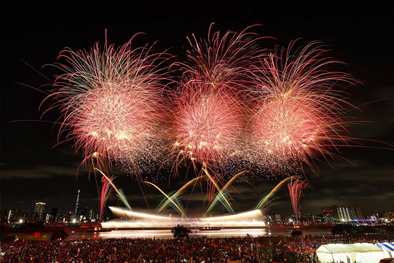 イベント｜「足立の花火」2025年5月開催、1時間に14,010発の“高密度花火”が東京・荒川河川敷を彩る