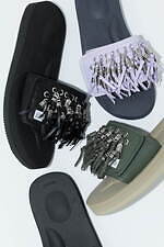 TOGA×スイコック、メタル付きフリンジのストラップサンダル＆バックル煌めくクロッグサンダル｜写真6