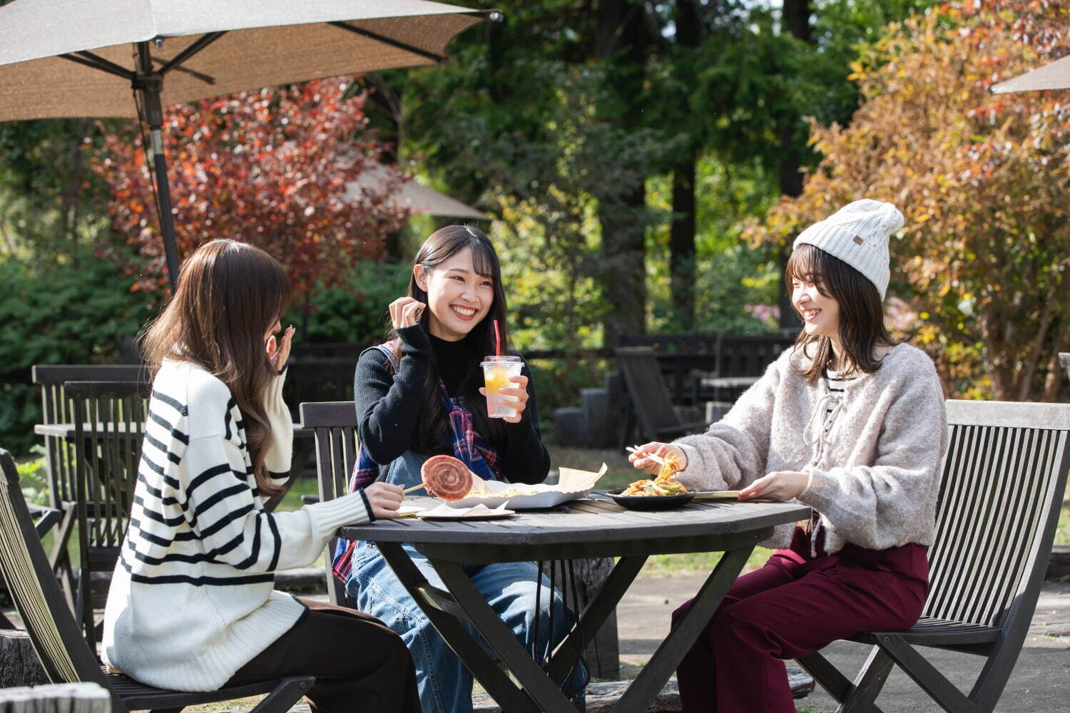 大分・くじゅう花公園“天空の花畑”で遅咲きのネモフィラが開花、デイジーやパッチワーク風花畑も｜写真7