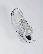 レディース白スニーカー【2025年夏】きれいめorカジュアル？おしゃれに決まるおすすめの新作｜写真15