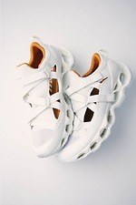 レディース白スニーカー【2025年夏】きれいめorカジュアル？おしゃれに決まるおすすめの新作｜写真6