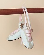 レディース白スニーカー【2025年夏】きれいめorカジュアル？おしゃれに決まるおすすめの新作｜写真12