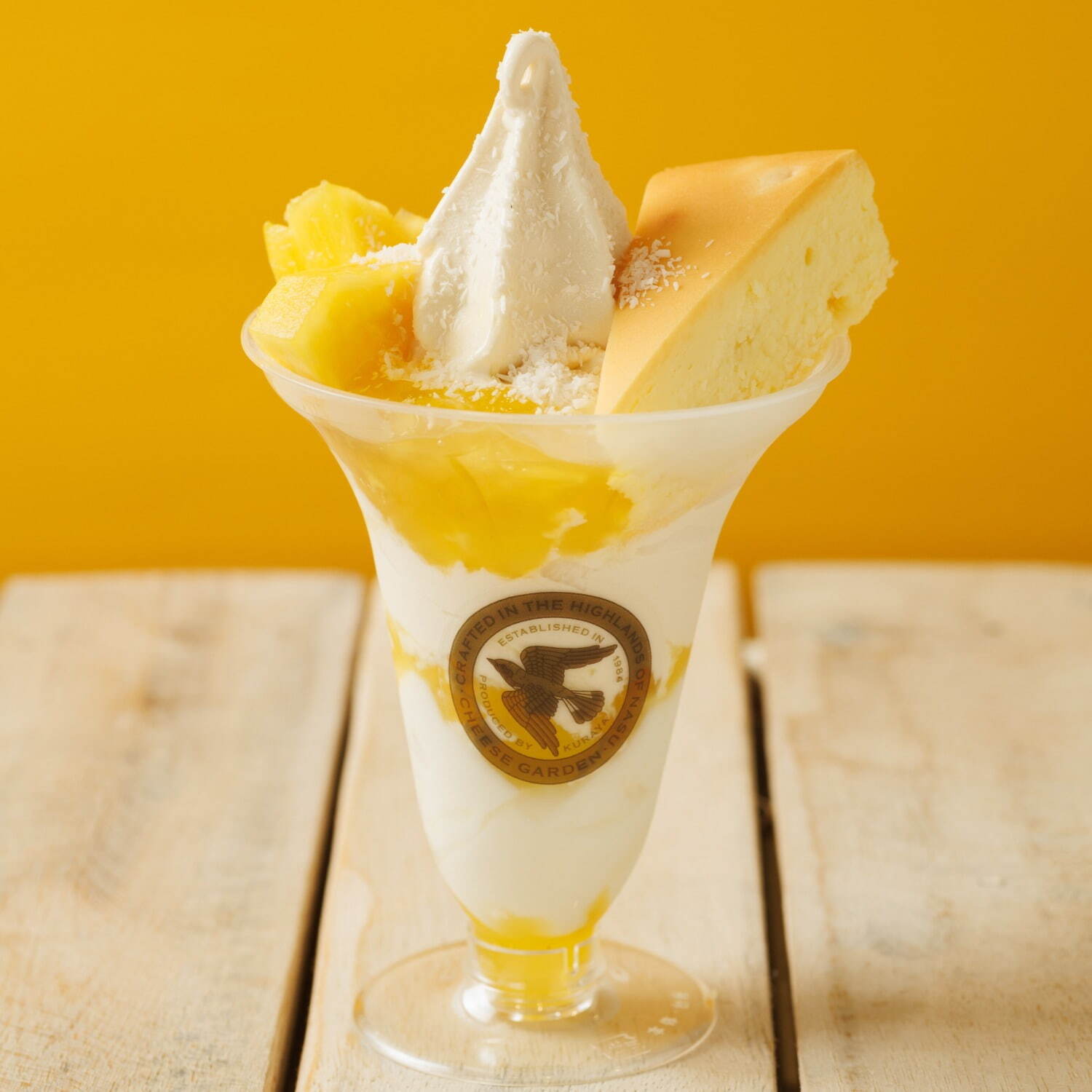 「季節の御用邸パフェ パイナップル」900円
