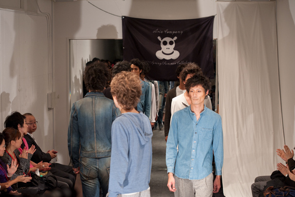 「一生着られる服」を提案 - Aria Company 2011年春夏コレクション