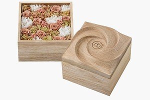 ニコライ バーグマン“折り紙の花”モチーフの限定フラワーボックス、ピンクやパープルの花々