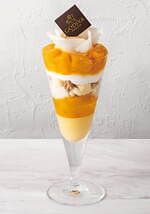 ゴディバカフェ25年夏スイーツ、“マンゴーとレモン”のふわふわ泡ホイップのせパフェ＆ソーダドリンク｜写真2