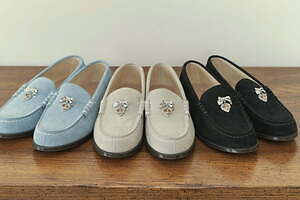 シーロン×ハルタのコラボローファー、“ヴィンテージ風”ハート＆ベアチャーム付き