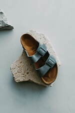 ビルケンシュトック　シップス別注　アリゾナ 42 BIRKENSTOCK 美品 ビルケンシュトックのサンダル「アリゾナ」グレースエードの