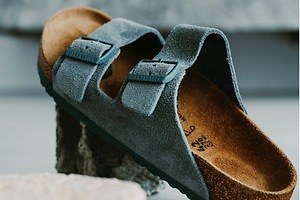 ビルケンシュトックのサンダル「アリゾナ」グレースエードのシップス限定モデル