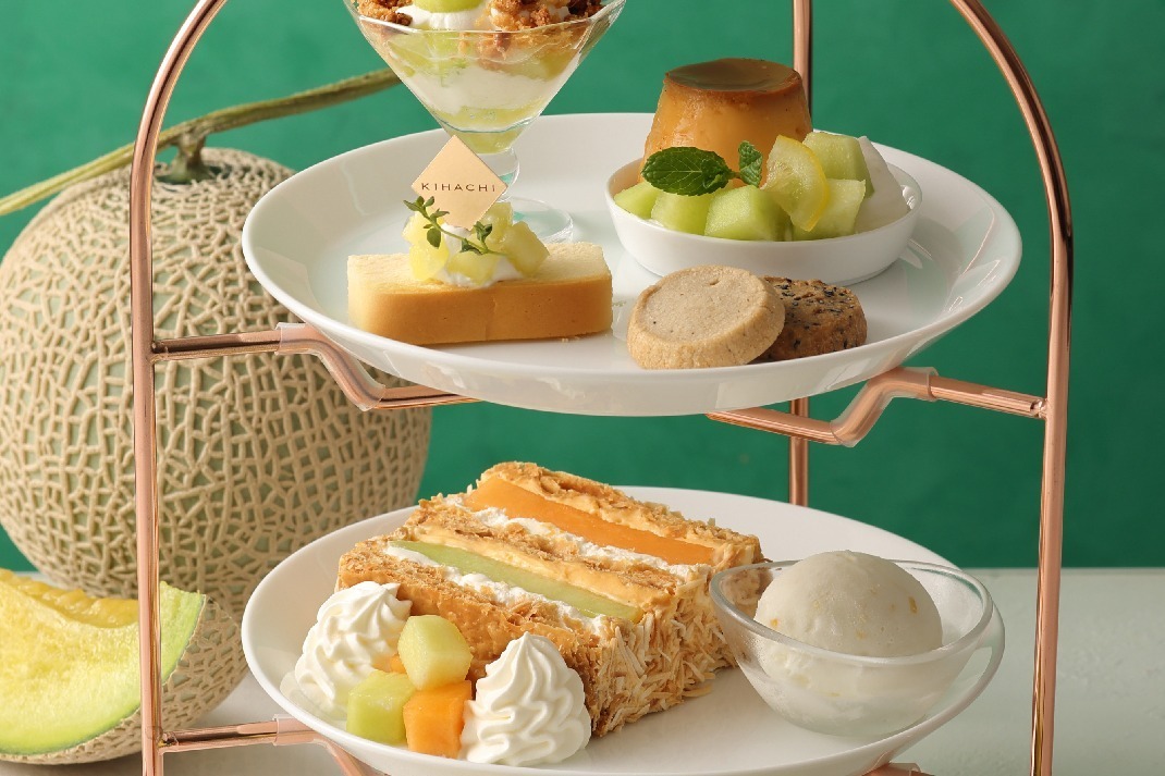 キハチ カフェ“メロンが主役”の初夏アフタヌーンティー、パフェやプリンなど贅沢スイーツ