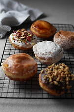 “究極のふんわりしっとり”国産ドーナツ専門店「スタンダードドーナツ」阪急大阪梅田駅に、限定メニューも｜写真1