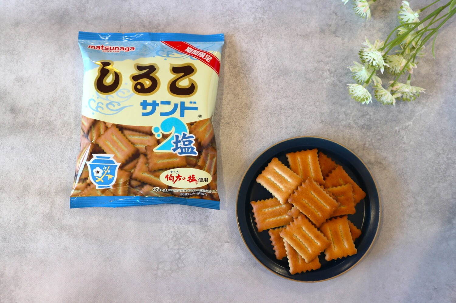 「塩しるこサンド」162円(参考上代価格)