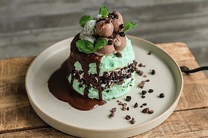 “ふるぷる”チョコミントパンケーキ＆厚切りかつ丼など、新宿高島屋イベント「カフェ むにぺこ」第2弾