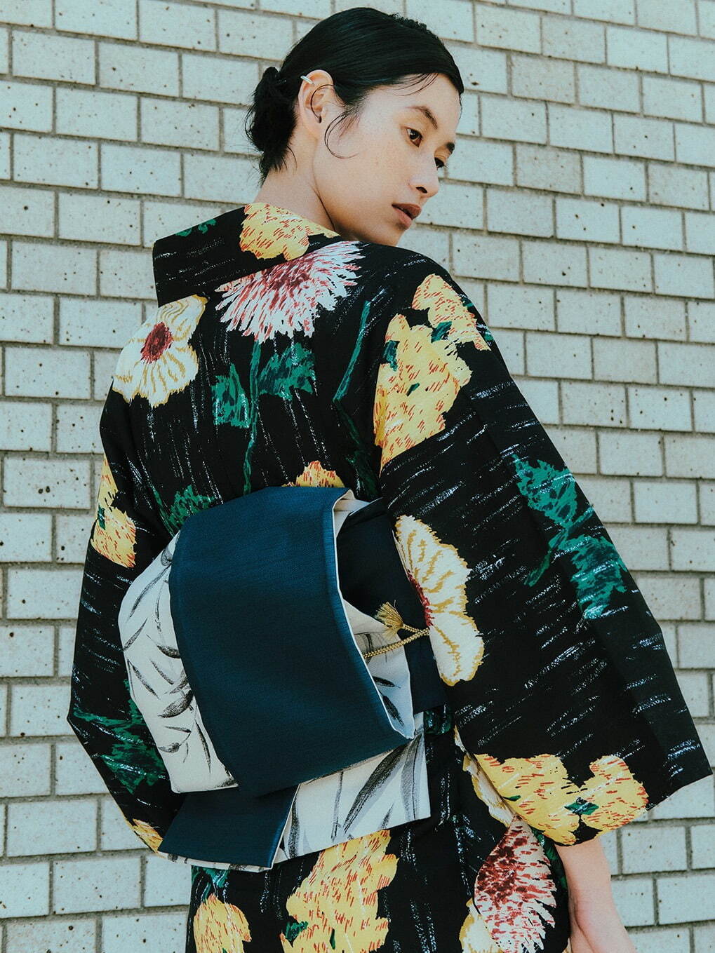 アメリ×ケイタ マルヤマの“花柄”浴衣、大輪の花が咲き誇るブラック＆可憐なホワイトなど全3型｜写真5