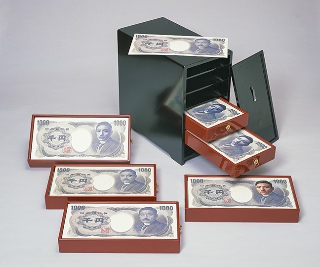 森村泰昌 《肖像—経済》 1991年
マルチプル(オフセット印刷ほか) 町田市立国際版画美術館蔵