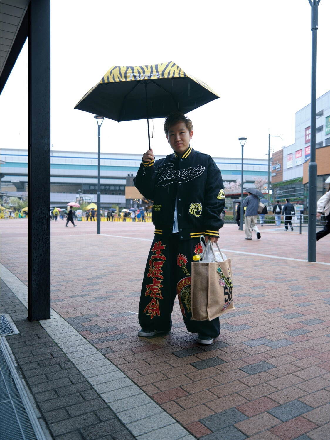 パレス スケートボードが大阪・心斎橋にオープン、阪神タイガースコラボのスカジャンなど限定発売｜写真38