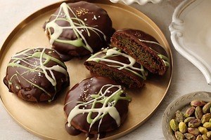 ベイカーズ ゴナ ベイク新作「ドバイチョコスコーン」濃厚ピスタチオ×“ザクザク”食感カダイフ入り