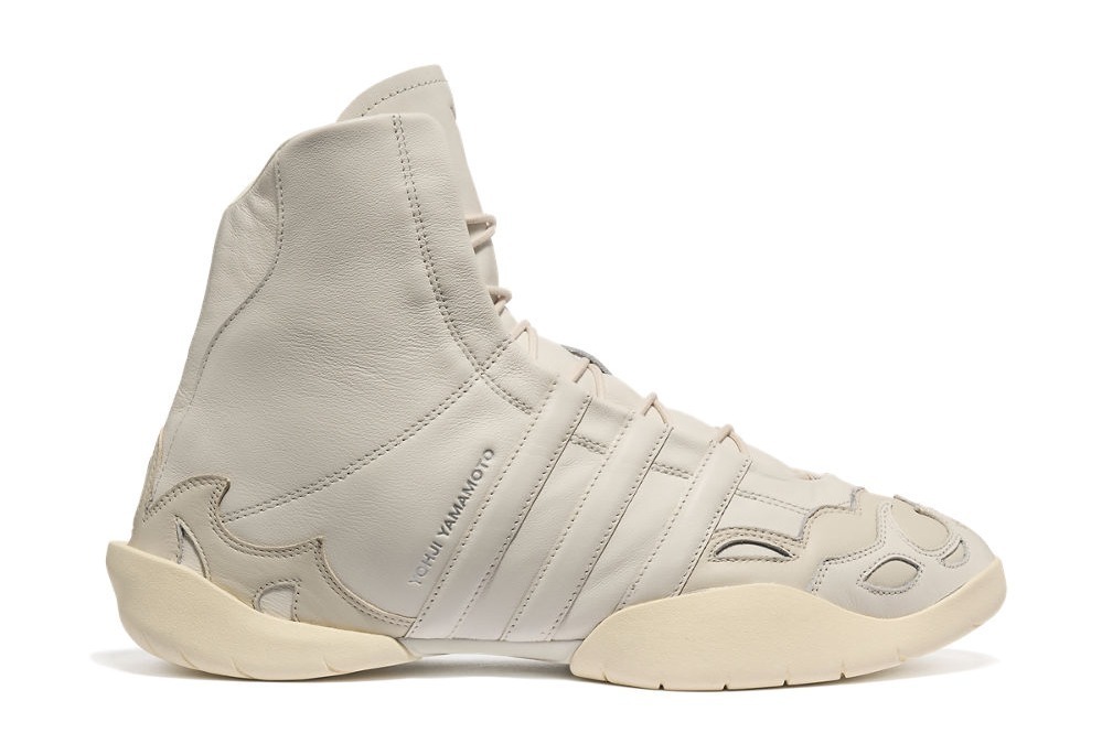 Y-3の25年秋冬シューズ「レグ 2002 ブーツ」レザー装飾アッパーのハイカットモデル
