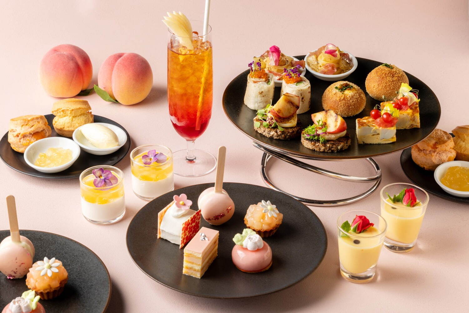 グランド ハイアット 東京“ピーチづくし”アフタヌーンティー、桃タルトやマカロンロリポップ｜写真7