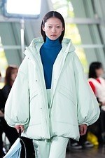 ナゴンスタンス 2025年秋冬コレクション - 雪山との対峙｜写真24