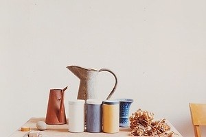 展覧会「ルイジ・ギッリ 終わらない風景」東京都写真美術館で、“モランディのアトリエ”など約130点