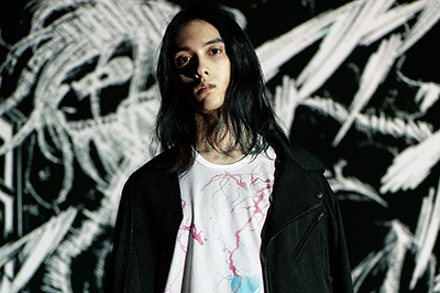 進撃の巨人｜アンリアレイジ×『進撃の巨人』のコラボTシャツ発売 - 光で模様が浮かび上がる！