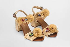 ◆完売前に◆【Dolce&Gabbana】ラフィア クロシェ サンダル ドルチェ＆ガッバーナ、大ぶりビジュー＆ボンボン装飾のラフィア