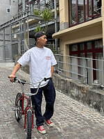 スタンダード カリフォルニアのTシャツ、"チェック柄仕様"のロゴプリント｜写真3