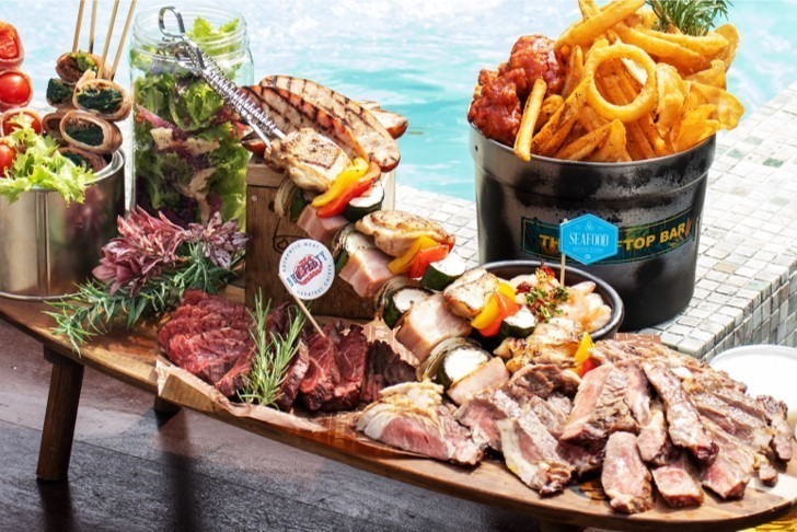 「ルーフトップ カリフォルニアBBQプラン(80種飲み放題付き)」1名 4,900円