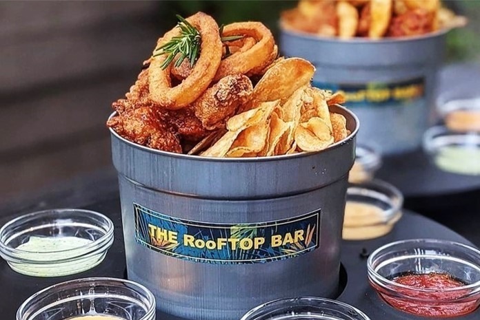 なんばパークス“大阪ミナミ”の夜景と共に手ぶらでBBQビアガーデン、肉の盛り合わせなどルーフトップで｜写真8