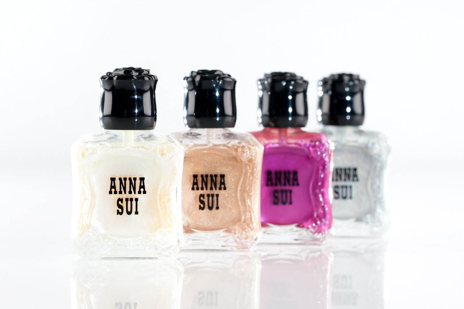 左から) 「アナ スイ ネイルカラー」031、706、332、030 各1,980円＜限定色＞