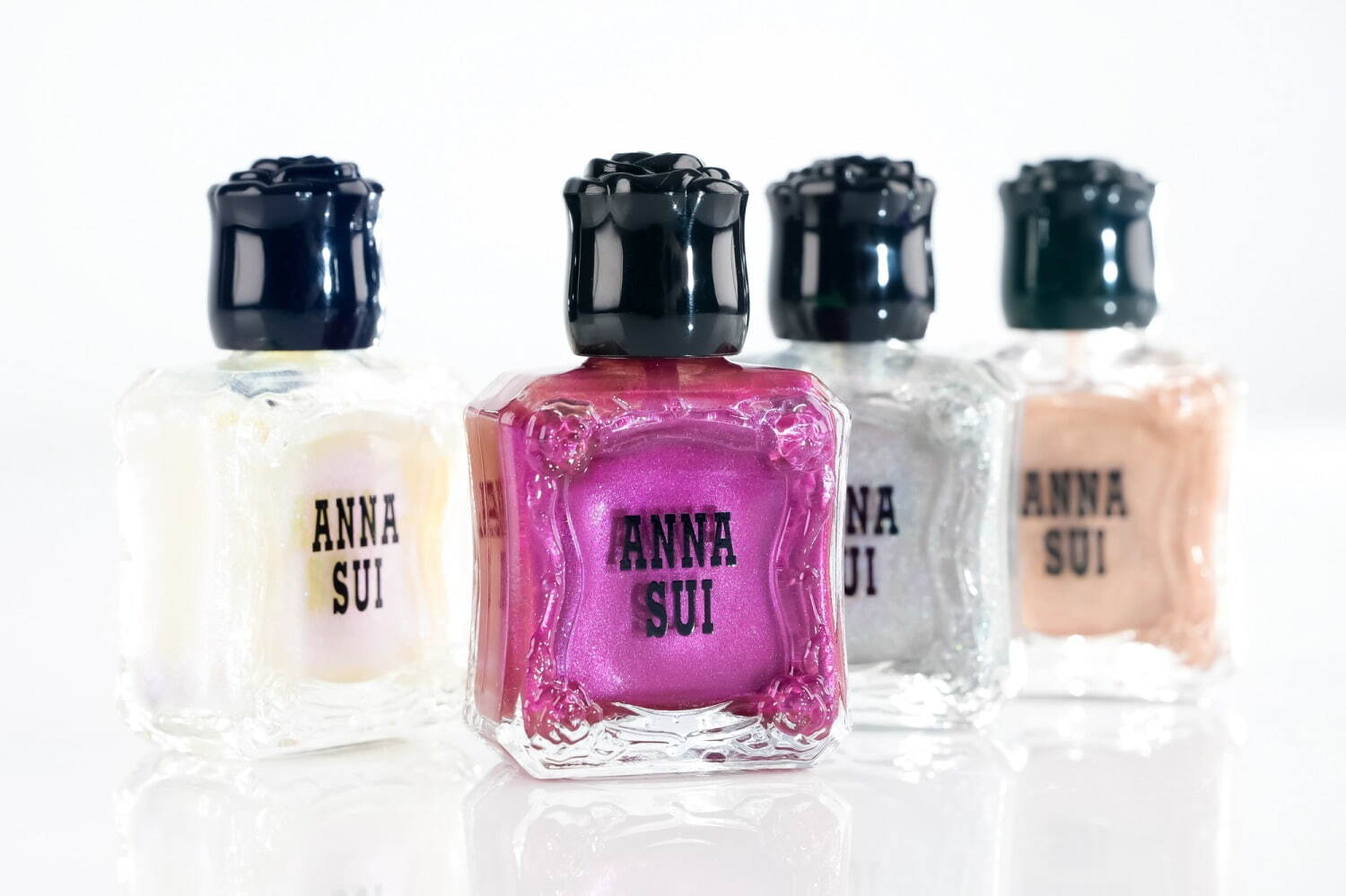 左から) 「アナ スイ ネイルカラー」031、332、030、706 各1,980円＜限定色＞