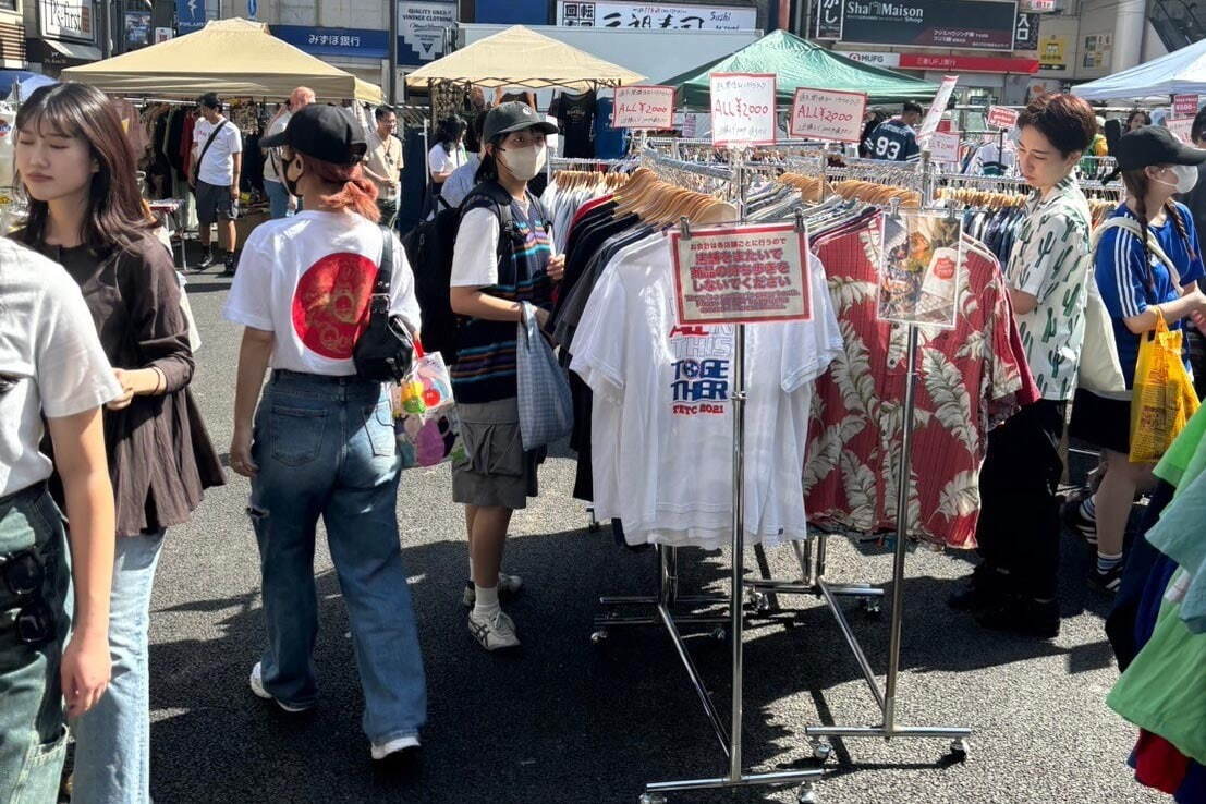 「下北沢古着マーケットプラス」下北沢駅前広場に古着＆雑貨店が約30店舗出店