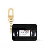 ルイ・ヴィトン“真っ赤な口紅”そっくりのバッグチャーム、レトロなカセットテープモチーフも｜写真5