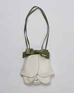 カナコ タムラから“バラの花びら”垂れる巾着バッグ、バラ×リボン大ぶりバレッタも｜写真1