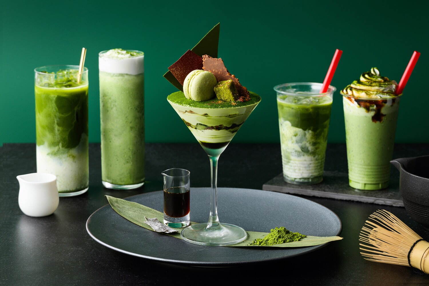 アニヴェルセルカフェ 表参道「宇治抹茶スイーツ」塩昆布添えの抹茶パフェ＆まろやか黒蜜入りラテ｜写真1