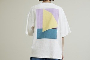 フィーニー25年春夏、“離島の風景”バックプリントTシャツ＆ストライプ柄のふんわりドレスなど