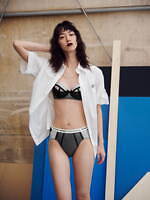 アンフィ×ホウガ“フリルたっぷり”ランジェリー、コルセット着想ブラジャーやショーツも｜写真9