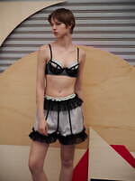 アンフィ×ホウガ“フリルたっぷり”ランジェリー、コルセット着想ブラジャーやショーツも｜写真12