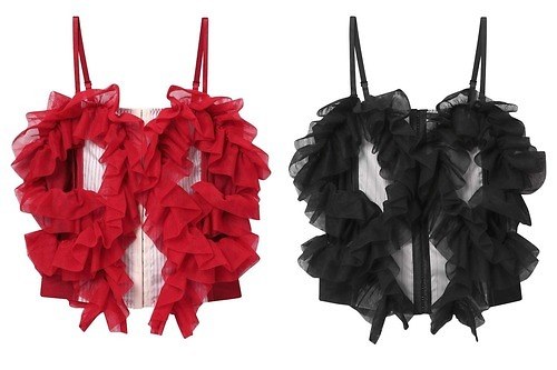 アンフィ×ホウガ“フリルたっぷり”ランジェリー、コルセット着想ブラジャーやショーツも
