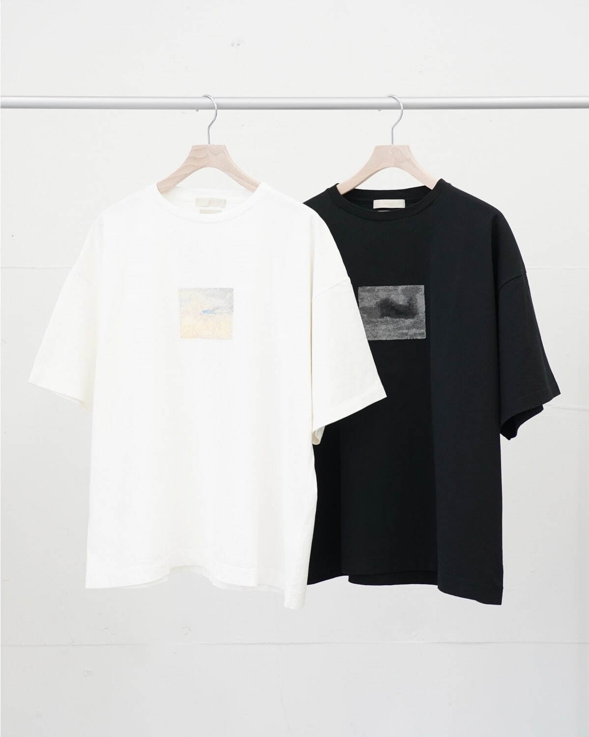エンブロイダリーTシャツ 各17,600円