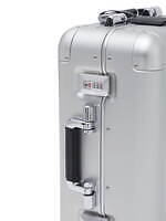 ネイバーフッド×ゼロハリバートンのアルミ製スーツケース、大胆なエンボスロゴ＆ダブルリブ｜写真7