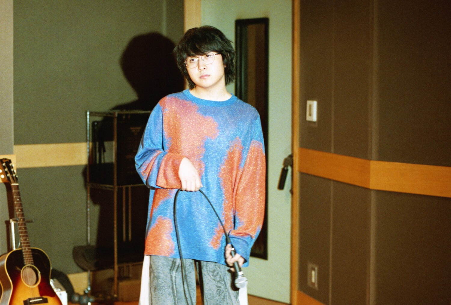崎山蒼志、1st＆最新アルバムを1日で網羅する弾き語りライブを東京で開催｜写真1