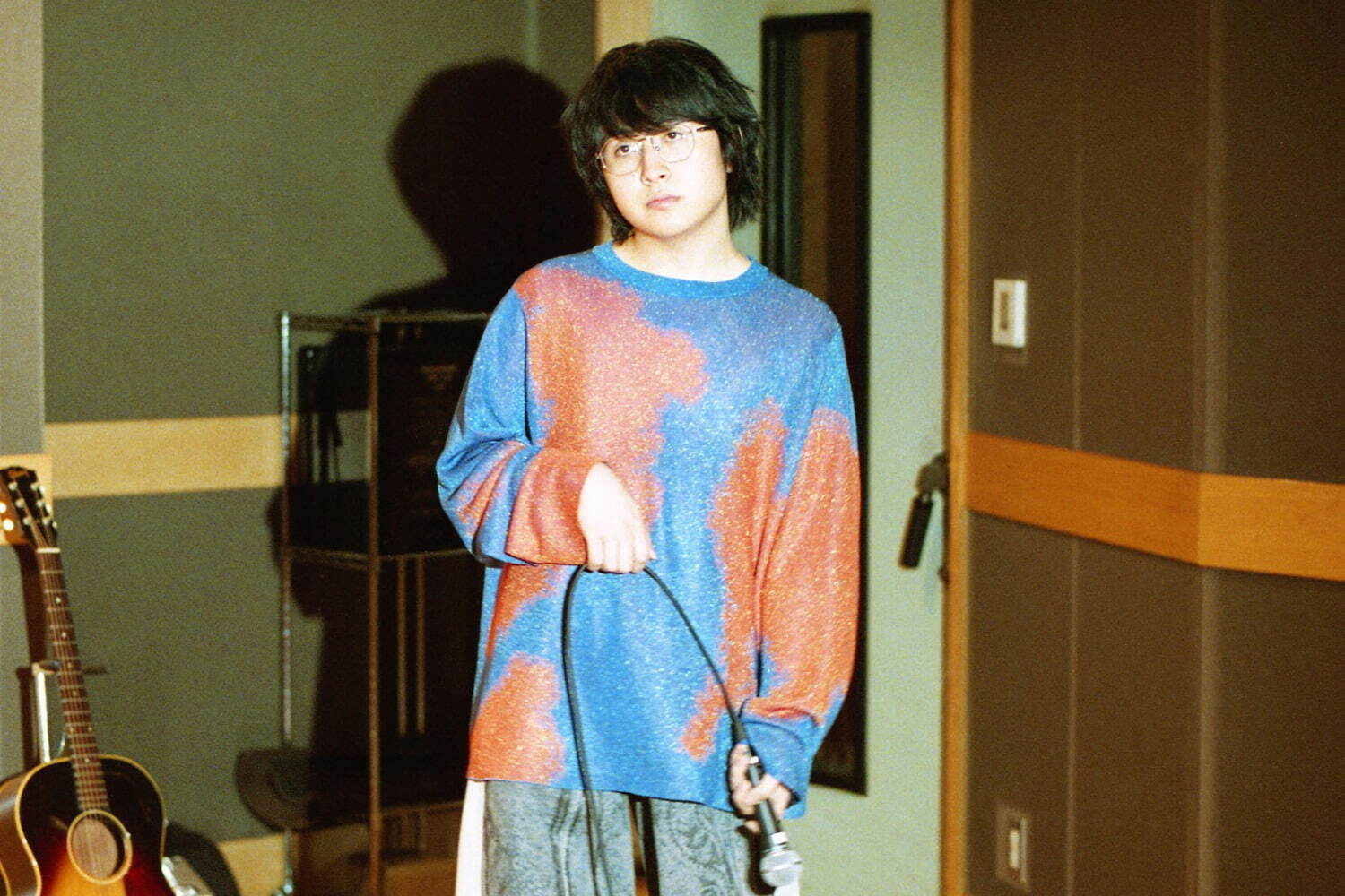 崎山蒼志、1st＆最新アルバムを1日で網羅する弾き語りライブを東京で開催